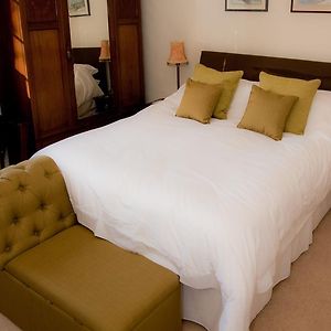 Deluxe Double Room Shower Walnut Room